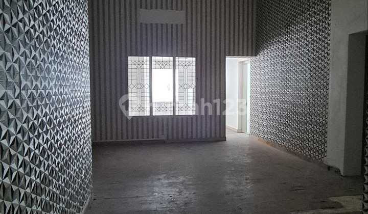 Commercial Property on Raya Diponegoro, 744m2 area, 2-story building ready for occupancy, suitable for office, restaurant. Commercial Property on Raya Diponegoro, 744m2 area, 2-story building ready for occupancy, suitable for office, restaurant.