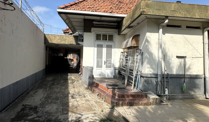 RUMAH DENGAN TAMAN LUAS DI WALIKOTA MUSTAJAB DEKAT GRAND CITY MALL DIMENSI 21X43 METER PUNYA 3 KAMAR YANG LUAS RUMAH DENGAN TAMAN LUAS DI WALIKOTA MUSTAJAB DEKAT GRAND CITY MALL DIMENSI 21X43 METER PUNYA 3 KAMAR YANG LUAS