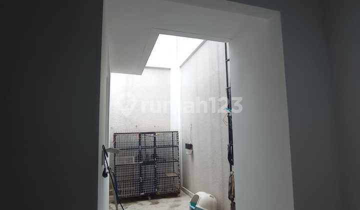 Jual Bu Rumah 2 Lantai Cluster Edison Summarecon Serpong 13