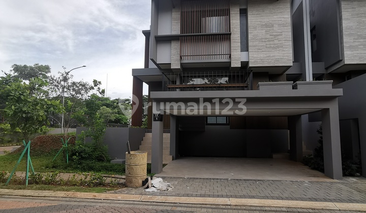 Hook Rumah 2 Lantai + Attic Room Cluster Quantis Bsd City