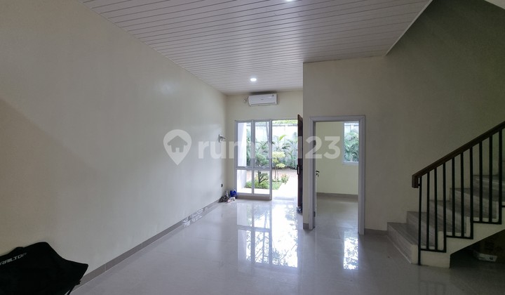 For Sale 3-Story Corner House in Whelford Greenwich Cluster, BSD City 2