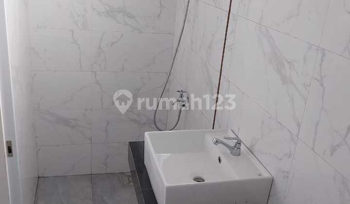 Rumah 2 Lantai Eksklusif Dekat Kampus UMY – Fasilitas Perumahan Lengkap & Nyaman