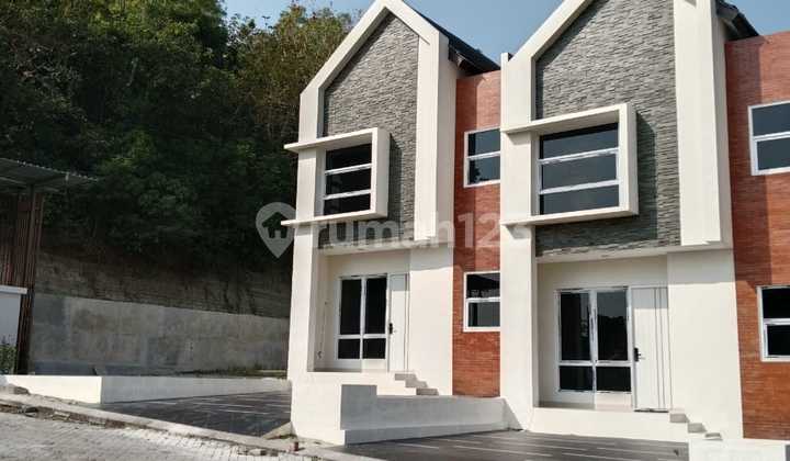 Rumah 2 Lantai Eksklusif Dekat Kampus UMY – Fasilitas Perumahan Lengkap & Nyaman