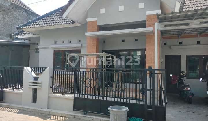 House in a Housing Estate on Perumnas Street, Inside the Ring Road Near Seturan. 2