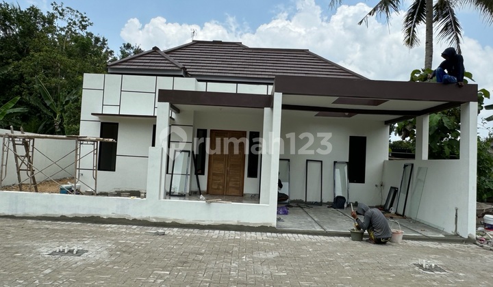 Rumah Baru Proses Finishing Di Jl Wates Dekat Kampus Mercu Buana 2