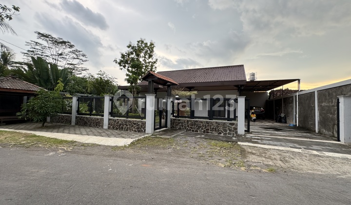 Rumah dengan Halaman Luas di Jl Palagan Km14 Rumah dengan Halaman Luas di Jl Palagan Km14