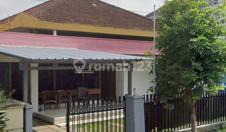 Land with Building at Jakal Km5 (Pogung Baru) Near UGM Land with Building at Jakal Km5 (Pogung Baru) Near UGM