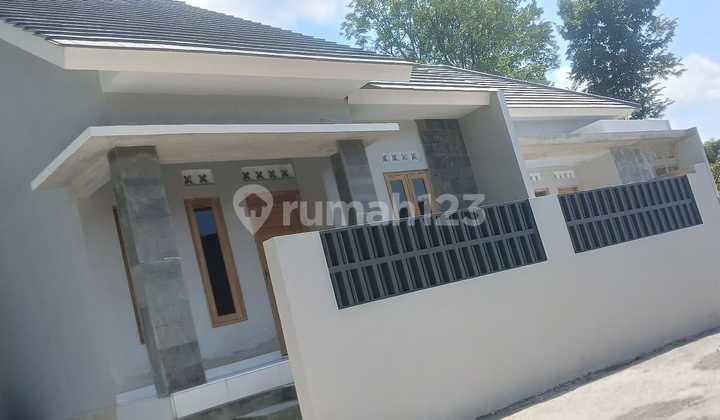 Rumah Baru Siap Huni Timur Jakal Km14