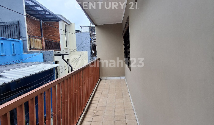 House in Alley Flood-Free Fantastic Location in Johar Baru 2