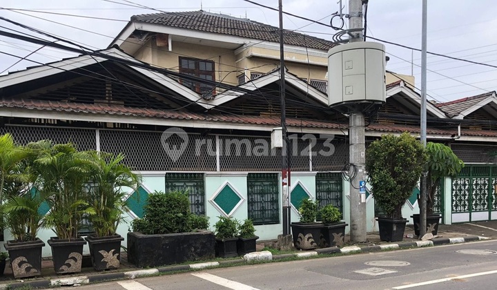 Dijual Rumah Bagus, Bisa di buat Untuk USAHA lokasi super STRATEGIS pinggir jalan utama di Cempaka putih  Jakarta-pusat