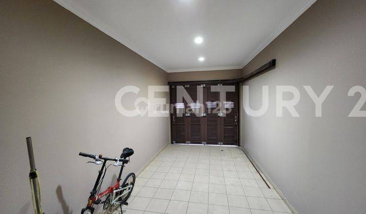 RUMAH CANTIK DAN UNIK TAMPAK DUA MUKA DEPAN BELAKANG DI DEPOK 2