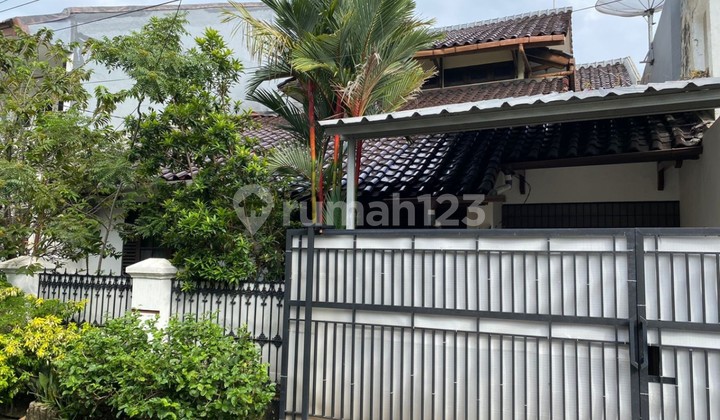 For Sale Well-Maintained Nice House in Cempaka Putih, Central Jakarta For Sale Well-Maintained Nice House in Cempaka Putih, Central Jakarta