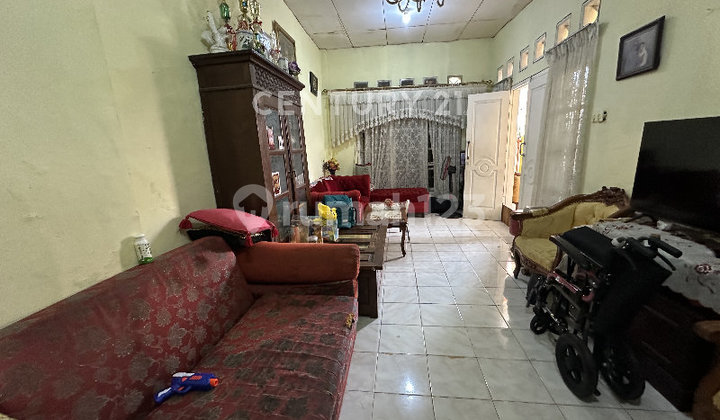 Ready-to-Occupy House, Strategic Location, Percetakan Negara, Central Jakarta 2