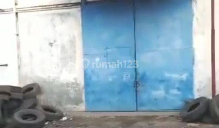Gudang Berada Di Kawasan Pergudangan 1
