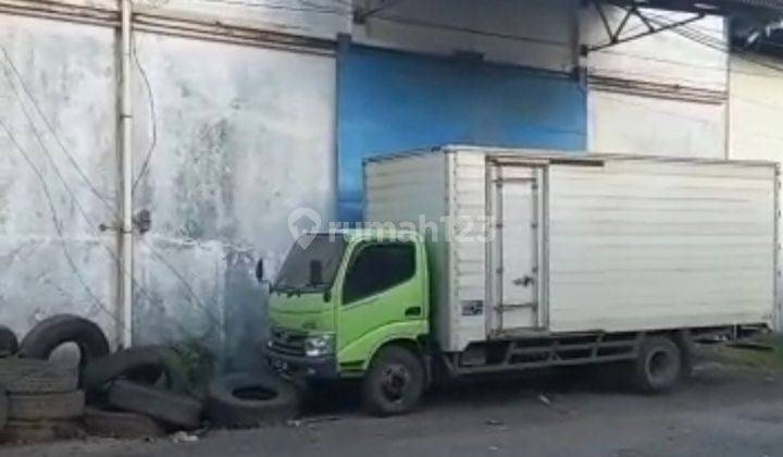 Gudang Berada Di Kawasan Pergudangan 2
