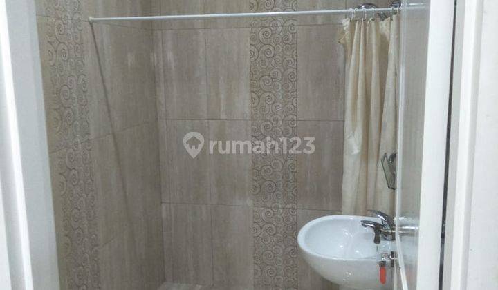 For Rent Rumah di Menteng jakpus.  Cocok Untuk kantor, resto, klinik, cafe dsb.  Area zonasi k3.( Komersial).   2