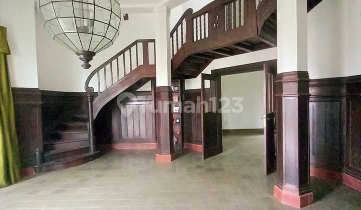Spacious, Serene, and Comfortable Classic Colonial House in Menteng Area, Pegangsaan, Central Jakarta 2