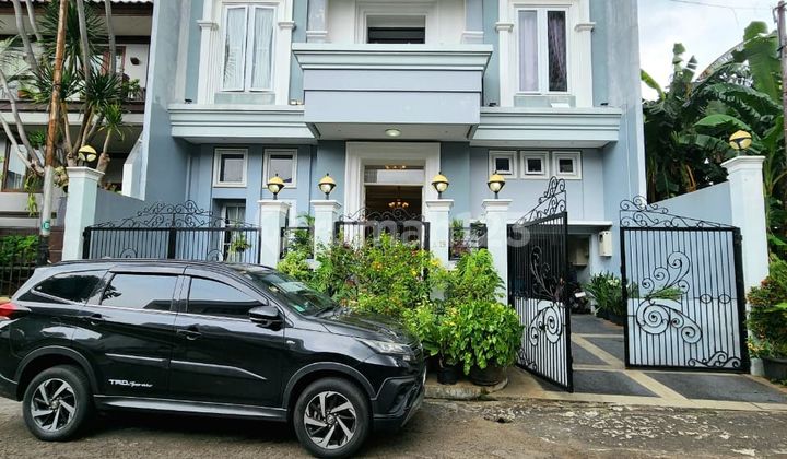 House in a one-gate system complex, a step away from Gandaria City mall. 2