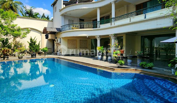 RUMAH MEWAH 2 LANTAI CLASSIC SIAP HUNI DI PONDOK INDAH Akses jalan 3 mobil, asri dan aman Security 24 jam