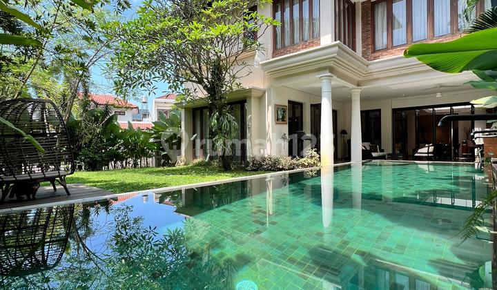 Rumah Mewah Asri Dalam Cluster Eksklusif BIntao Sektor 9.