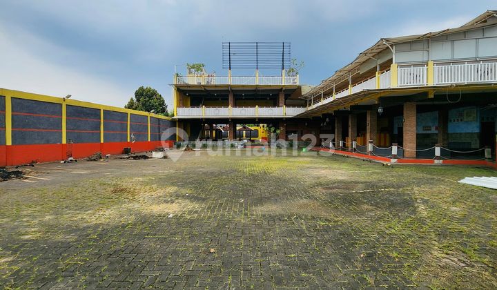 3-STORY COMMERCIAL BUILDING WITH MAIN ROAD ACCESS IN DEPOK. Highly strategic location: 4-car-wide road access. 3-STORY COMMERCIAL BUILDING WITH MAIN ROAD ACCESS IN DEPOK. Highly strategic location: 4-car-wide road access.