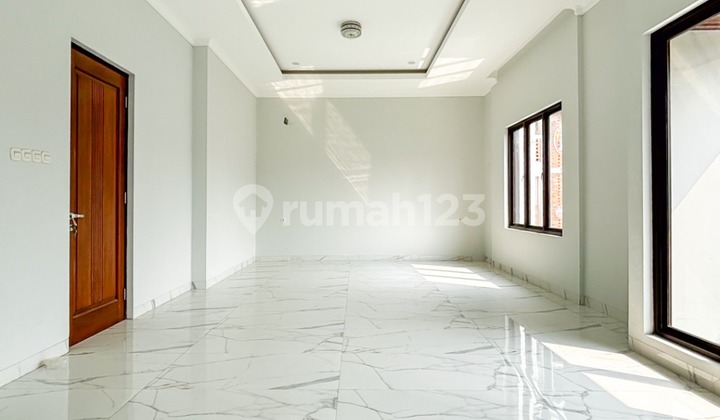 Rumah bangunan baru dekat SCBD, KEBAYORAN BARU siap huni bebas banjir 2