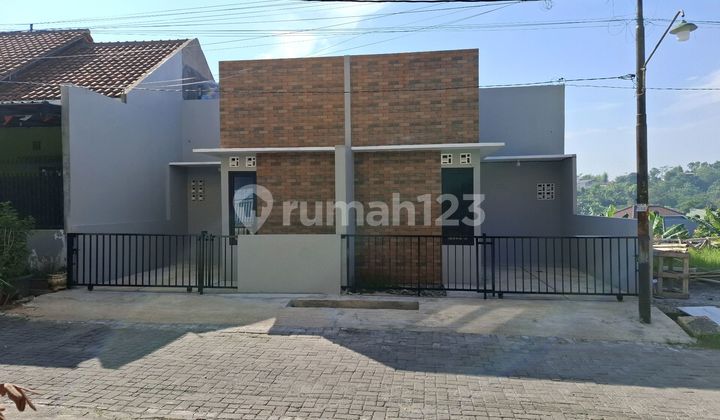 Ready-to-Live House in Strategic Location in Banyumanik, Good SHM 1