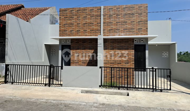 Rumah Siap Huni Lokasi Strategis di Banyumanik SHM Bagus 1