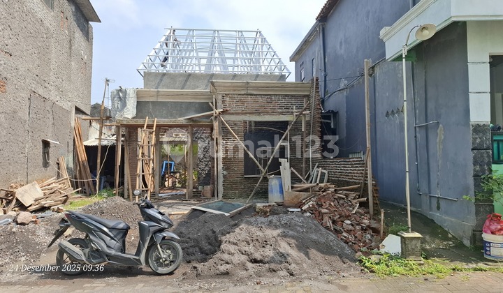 Rumah America Clasic Strategis di Banyumanik SHM Bagus 2