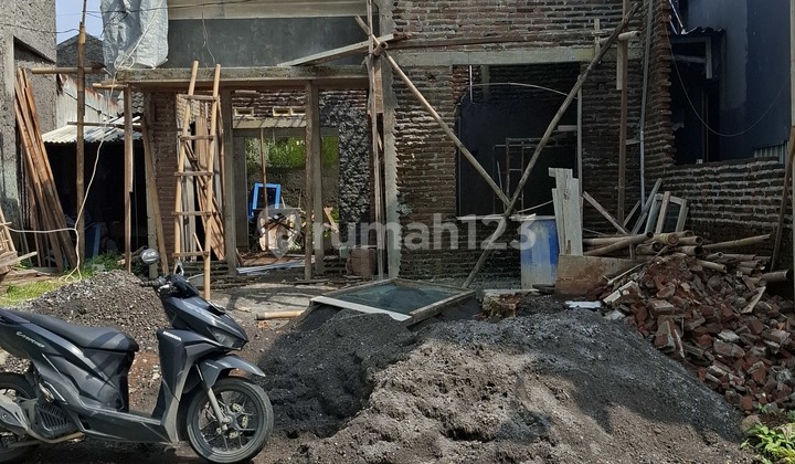 Rumah America Clasic Strategis di Banyumanik SHM Bagus 1