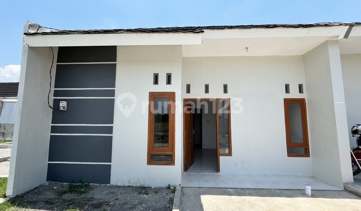 New House in Sragen Near SMK N 2 Sragen with Bonus 2-Door Refrigerator
