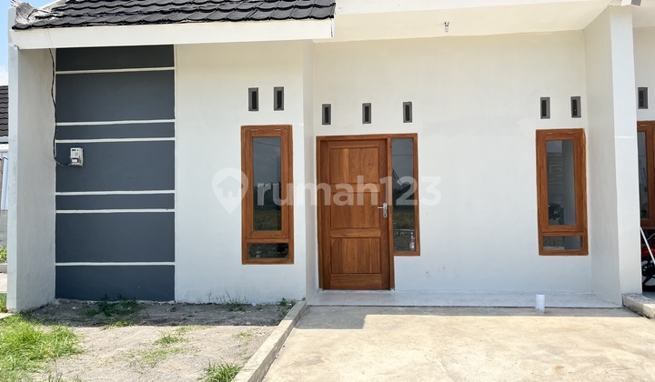 New House in Sragen Near SMK N 2 Sragen with Bonus 2-Door Refrigerator