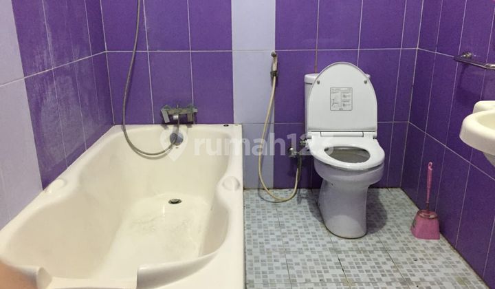 A Good and Well-Maintained House Near Gemolong Market with Spacious Land. 2
