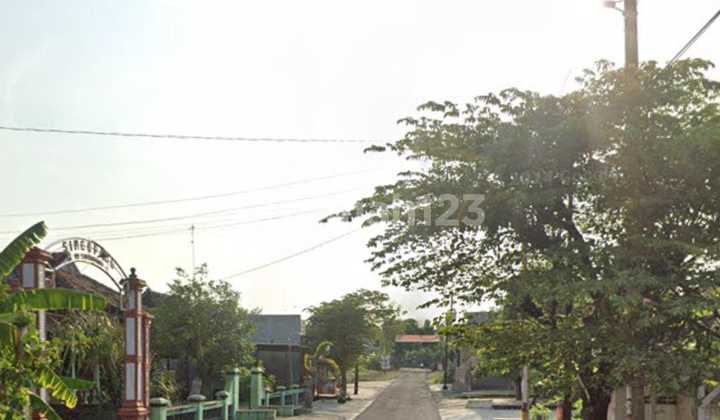 Tanah Nempel Jalan Raya Dekat Pasar di Sidoharjo Sragen