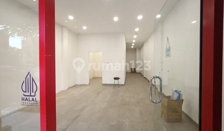 For rent: shop house facing main road in Tangerang, food and beverage retail business. 2