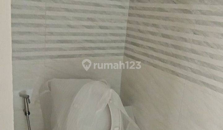Rumah baru d dalam komplek  8