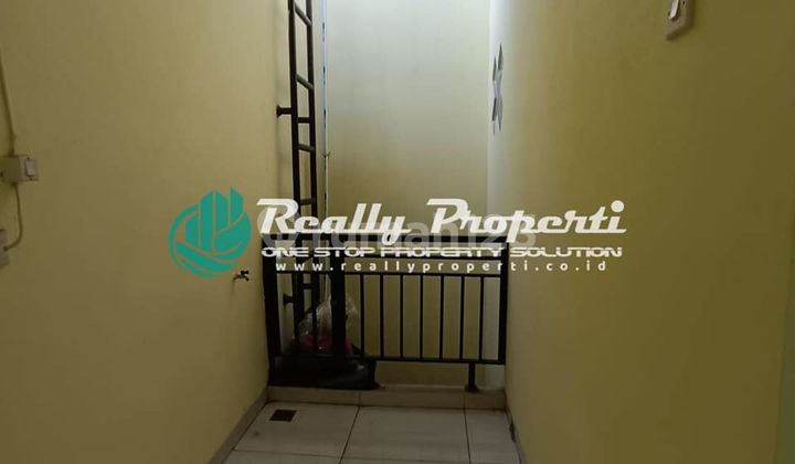 Dijual Rumah 2 Lantai Pinggir Jalan di Jatibening Baru Pondok Gede Bekasi Cash / KPR 2