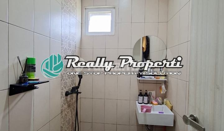 Dijual Rumah Town House Fasilitas Lengkap Lokasi Sangat Dekat Stasiun LRT Jatibening Baru Bekasi