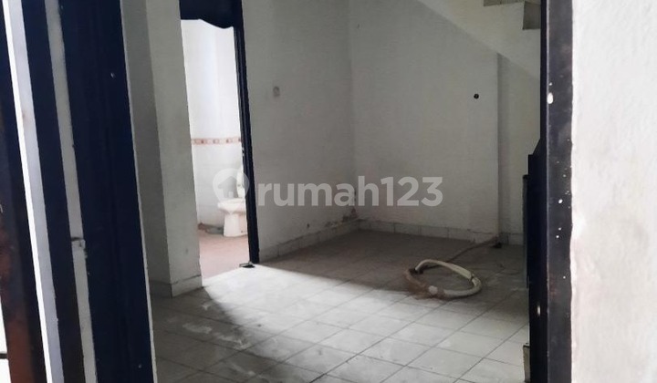 3-Storey Shop House in Tebet, South Jakarta, Safe and Secure, Affordable, Can be Paid in Installments 2