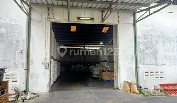 Warehouse in Cimareme, Good and Spacious Condition