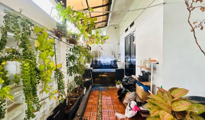 Rumah Terawat Modern Minimalis Taman Cibaduyut Indah 3 2