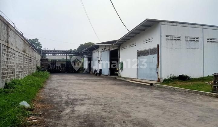 Warehouse in Cimareme, Good and Spacious Condition