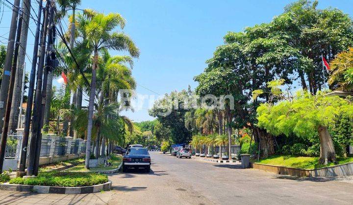 RUMAH BELANDA WR SUPRATMAN elit pusat kota dekat Raya Darmo, Diponegoro, Panglima Sudirman, Basuki Rahmat, Tunjungan Plaza, pusat bisnis dan komersial 2