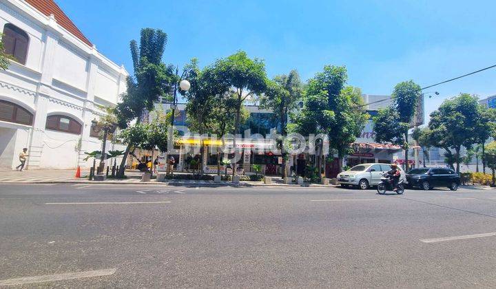 GEDUNG JL. TUNJUNGAN PUSAT KOTA LOKASI SANGAT STRATEGIS dekat Basuki Rahmat, Embong Malang, Panglima Sudirman pusat bisnis dan komersial. 1