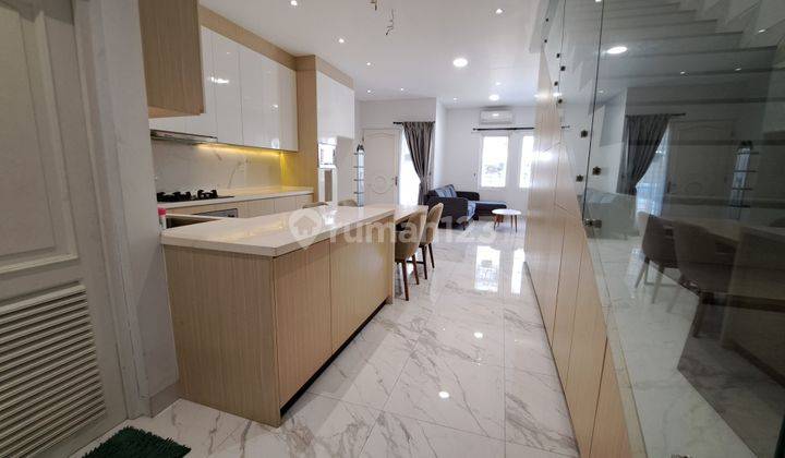 Rumah 3 Lantai Grand Puri Grisenda 5