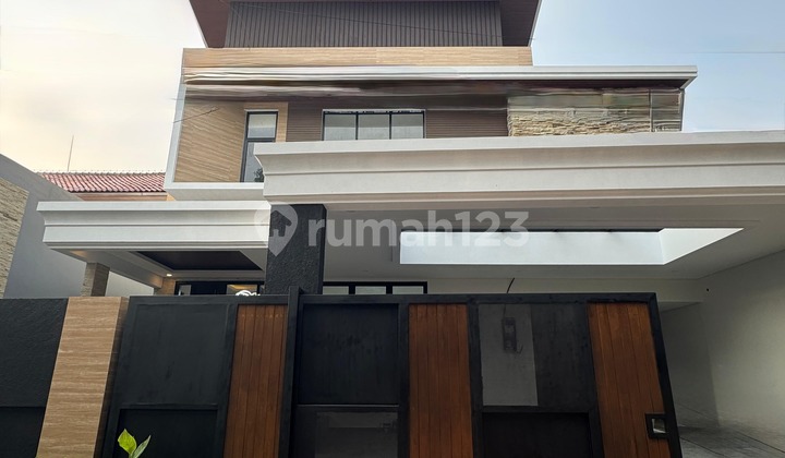 Bebas Banjir, Rumah, 2 Lantai, SHM, di Radio Dalam