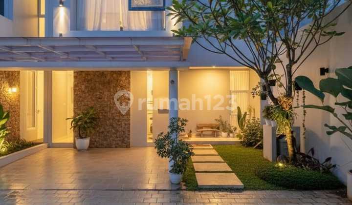 Fully Furnished, House, 2 Floors, Freehold Title, in Jagakarsa