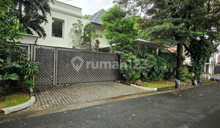 Siap Huni, Rumah, 2 Lantai, SHM, di Kebayoran Baru