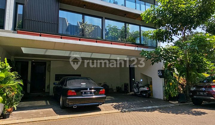 Rumah Cantik Di Dalam Komplek Besar