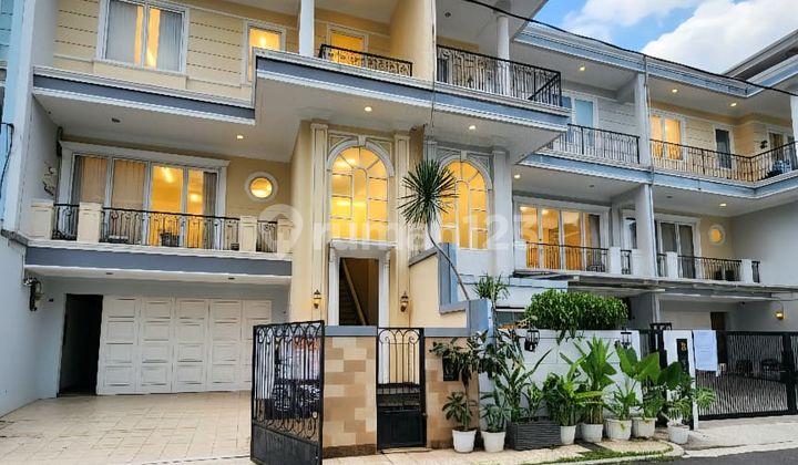 Bebas Banjir, Rumah, 2 Lantai, HGB, di Setiabudi